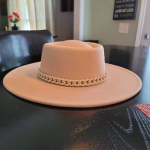 Woman's hat new w/tags